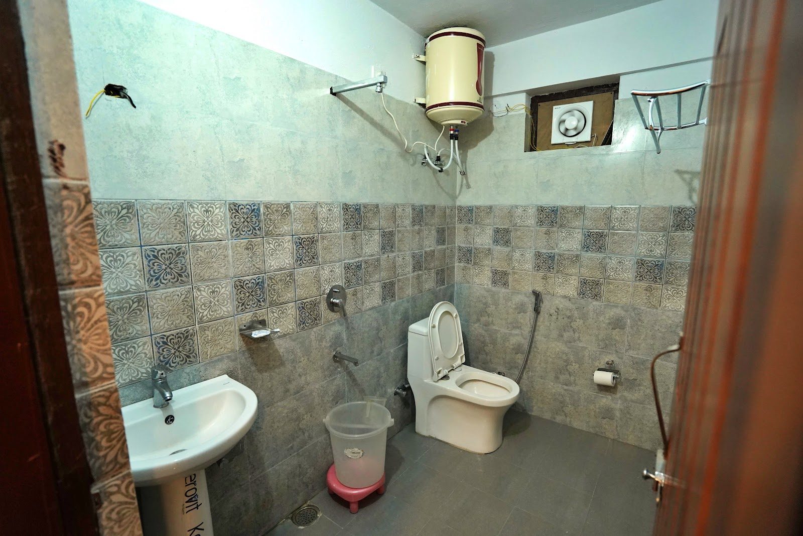 Hotel Divine Ganga — bathroom 2
