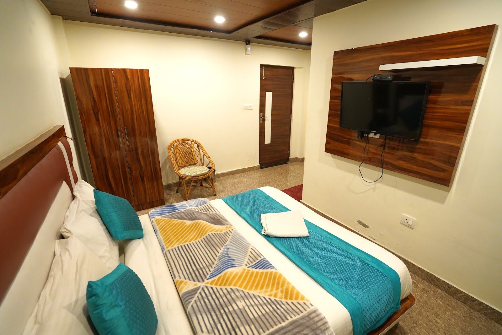 Hotel Divine Ganga — deluxe room 1