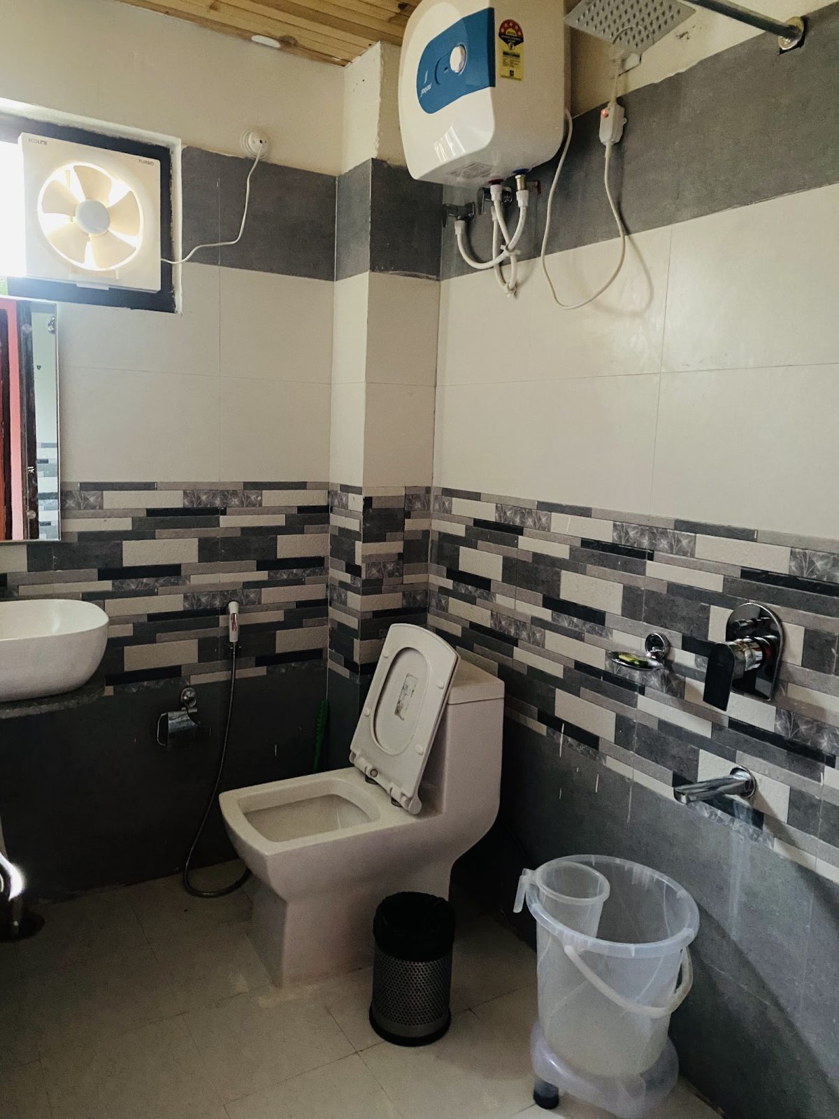 Hotel Mangalam — bathroom