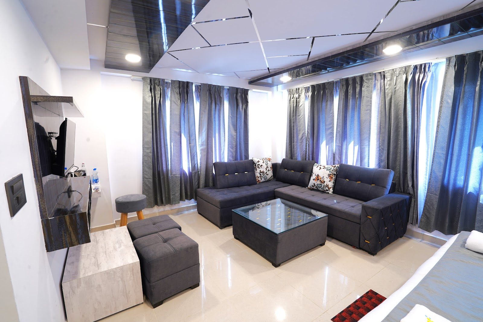 Hotel Mangalam — suite room