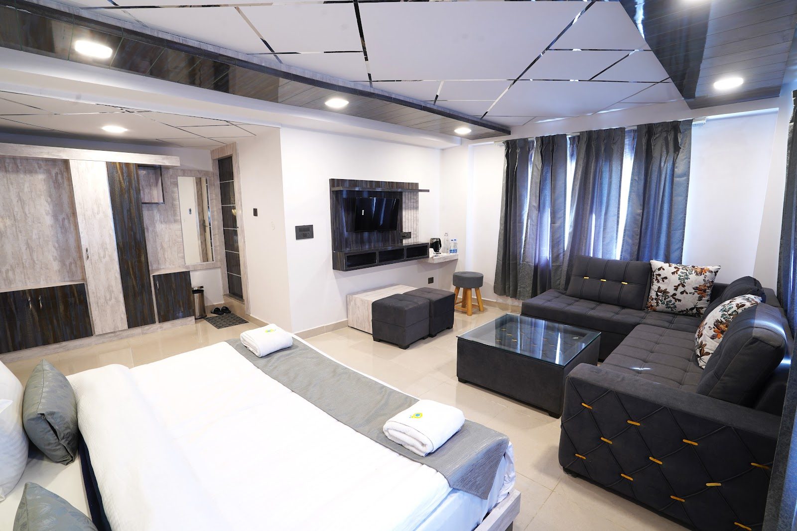Hotel Mangalam — suite room